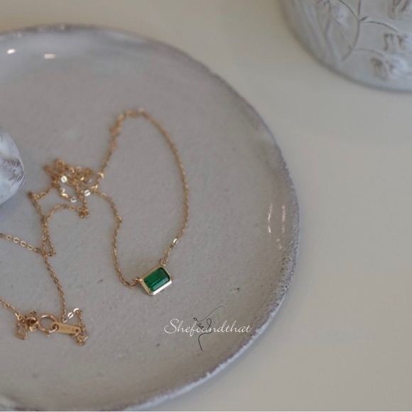 14k Solid Gold Dainty Emerald Charm Necklace - Picture 6 of 8